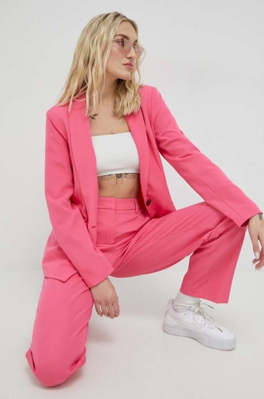 Różowa marynarka Barbiecore Wiosna Lato 2023