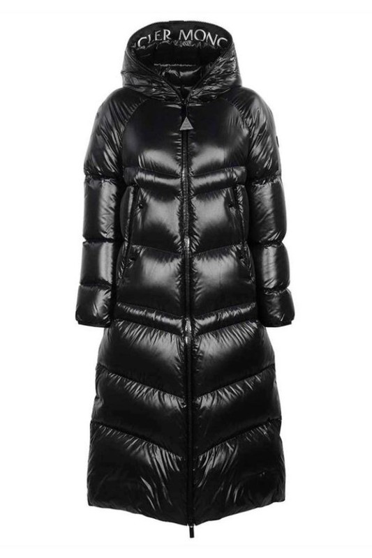 Modne płaszcze na jesień i zimę 2022 pikowany płaszcz z kapturem