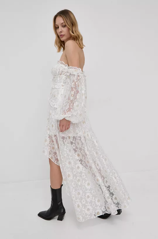 Biała sukienka na lato 2022