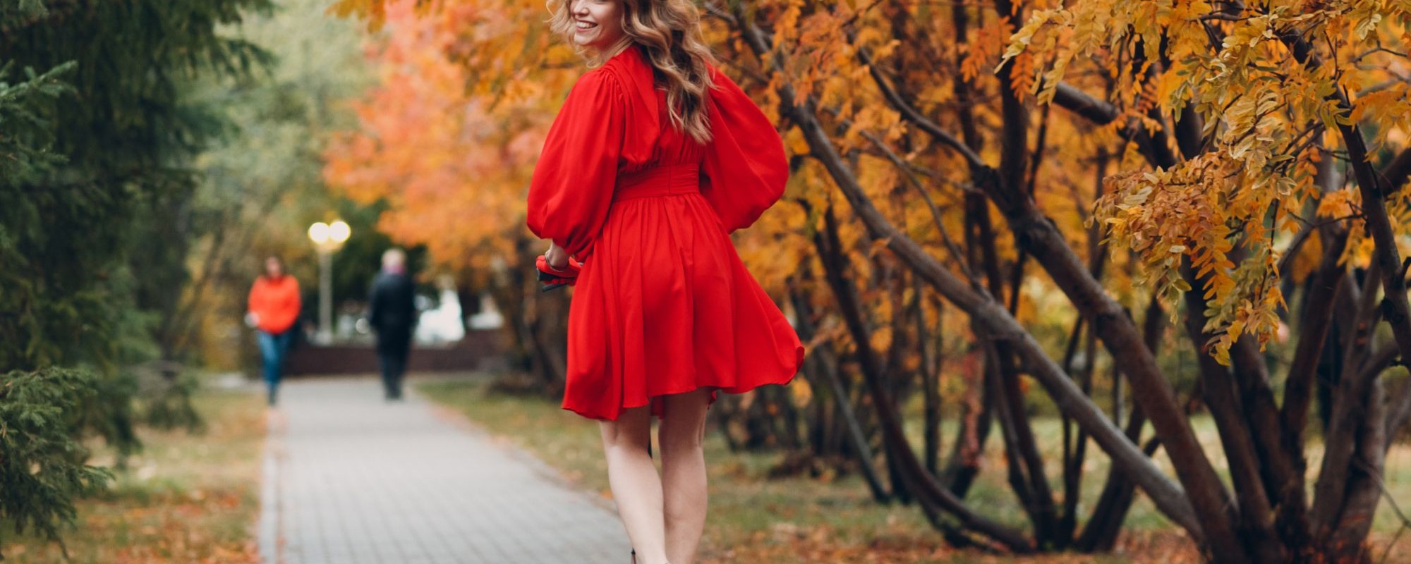 Stylizacje z czerwoną sukienką fp