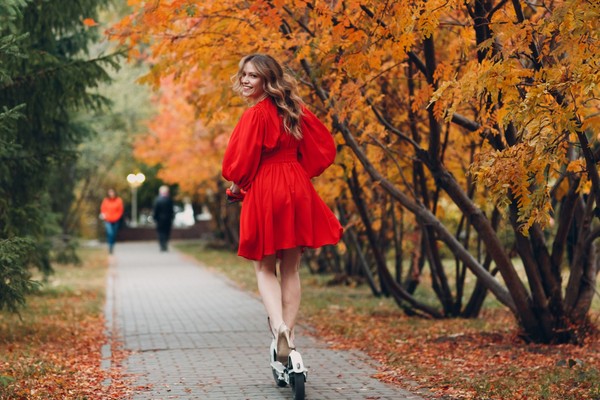 Stylizacje z czerwoną sukienką fp