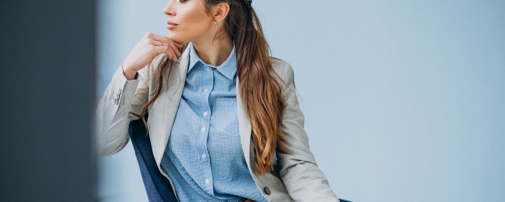 businesswoman-sitting-chair-office