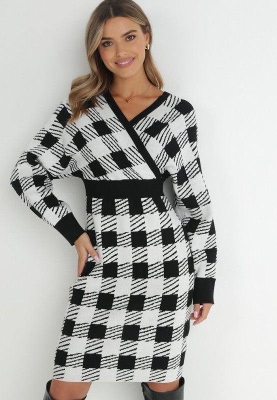 Sukienka dzianinowa w kratę