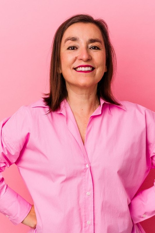 confident-keeping-hands-hips-min