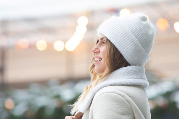 fashion-young-woman-winter-time-xmas