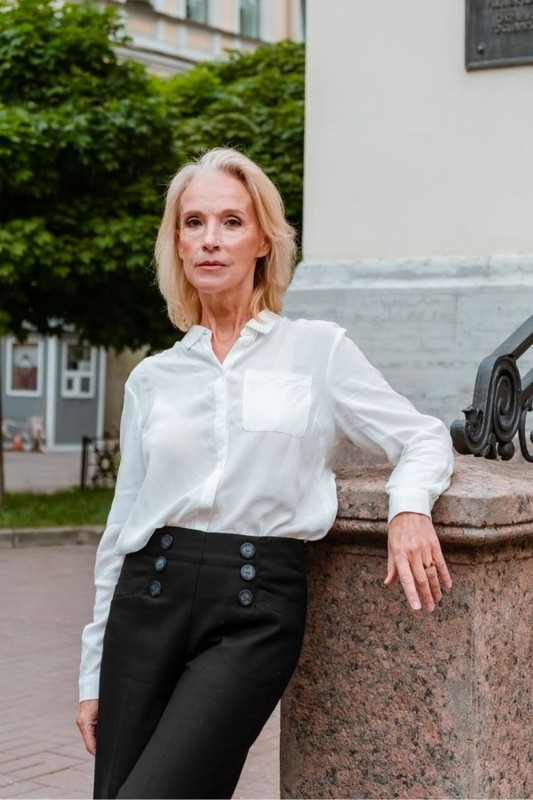 modnie-i-stylowo-po-50-szerokie-spodnie-px