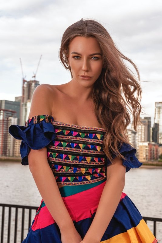 Jak dobrać sukienkę do figury, gdy jesteś bardzo chuda