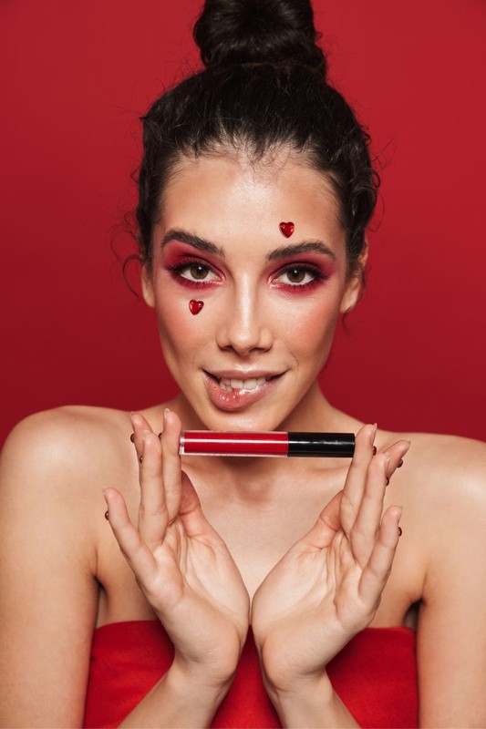 piekno-portret-atrakcyjnej-mlodej-kobiety-