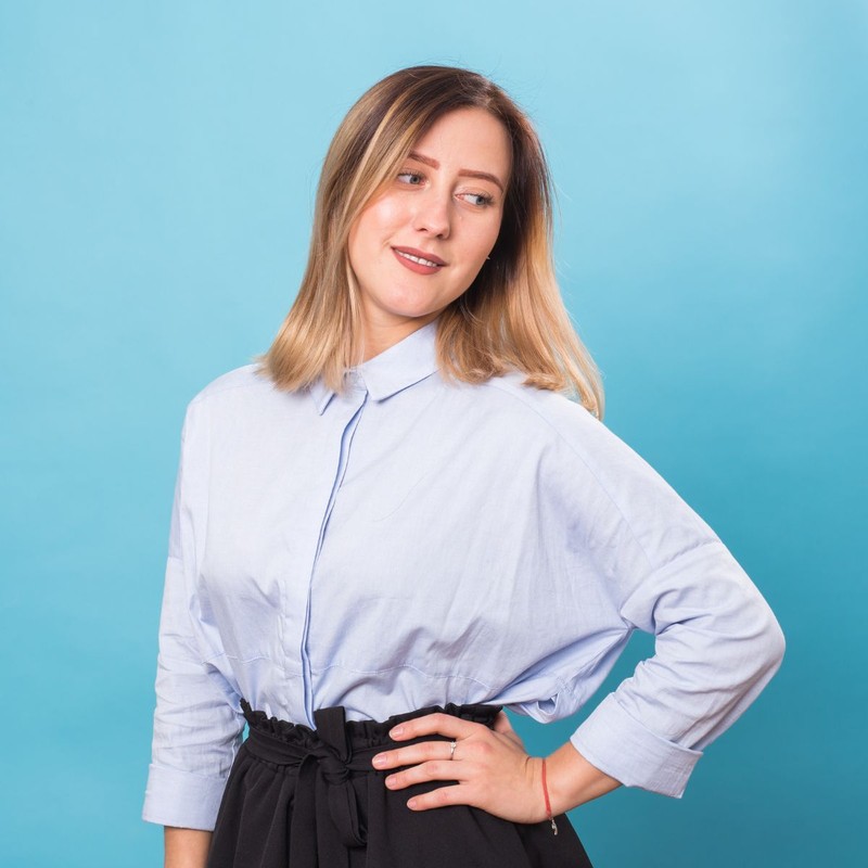 portrait-happy-smiling-young-cheerful-businesswoman