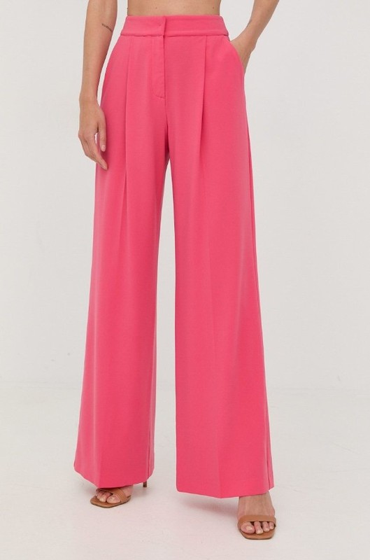 Różowe szerokie spodnie damskie na wesele