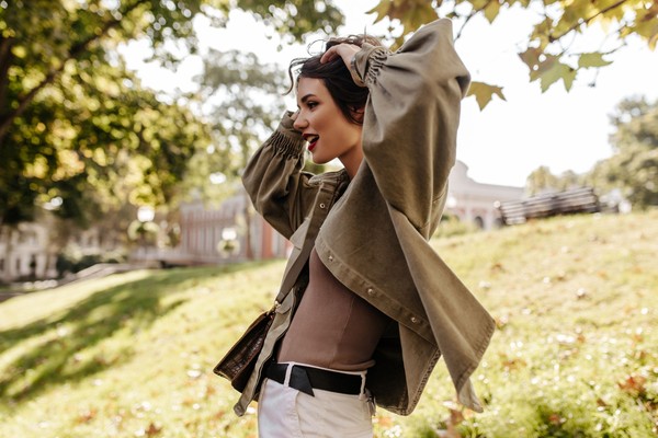 Trendy Wiosna 2023: modne kurtki