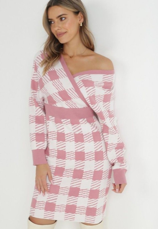 sukienka-dzianinowa-w-krate