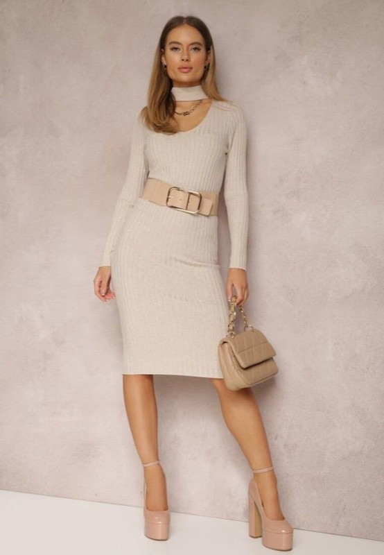 sukienki-dzianinowe-z-polgolfem-i-wycieciem-przy-dekolcie-na-jesien-2022