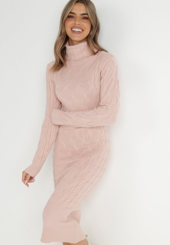 sukienki dzianinowe z golfem - różowa