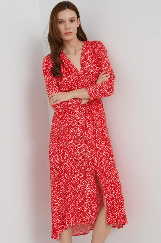 Czerwona sukienka na lato