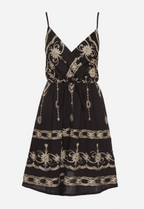 Czarna Sukienka Boho z Wiskozy na Ramiączkach Zdobiona Metalicznym Haftem Saleriela