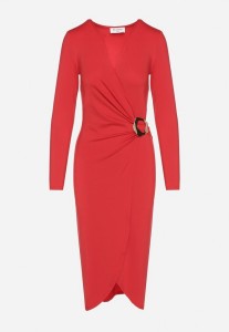 Czerwona Sukienka Taliowana z Kopertowymi Dekoltem i Metaliczną Aplikacją Ninolira