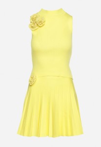 Żółty Komplet 2-Częściowy z Prążkowanej Dzianiny Koszulka z Kwiecistą Naszywką i Rozkloszowana Spódnica Laervila